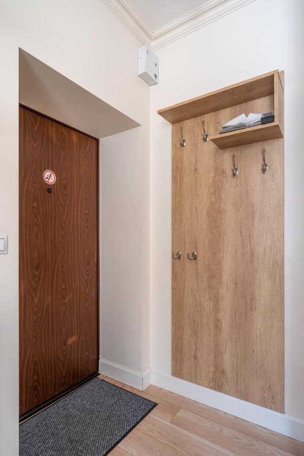 Stylish Studio Close To City Center, Cafes & Parks & Local Dining Riga Exterior photo